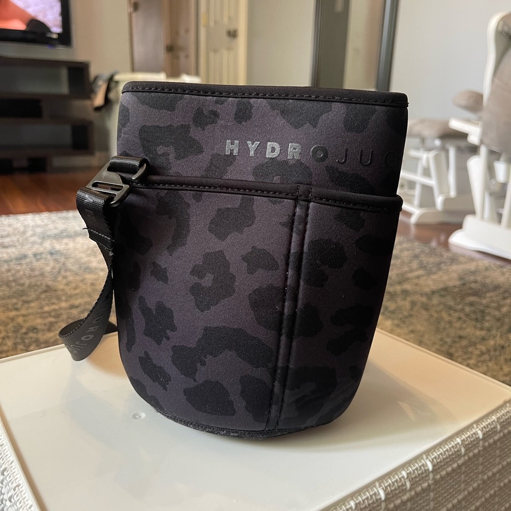 Black leopard Hydrojug sleeve